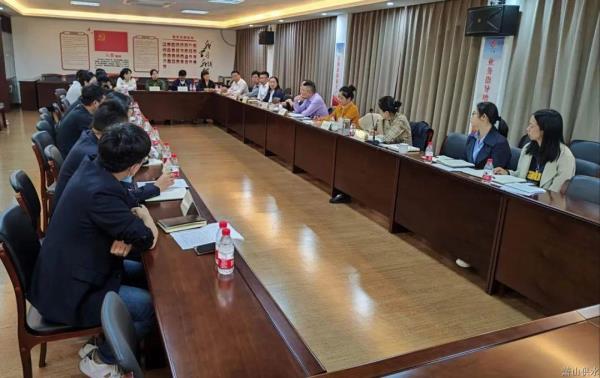 �˲�ǿ��  ��������  ��˾��չӪҵ�߰��鳤������̸��